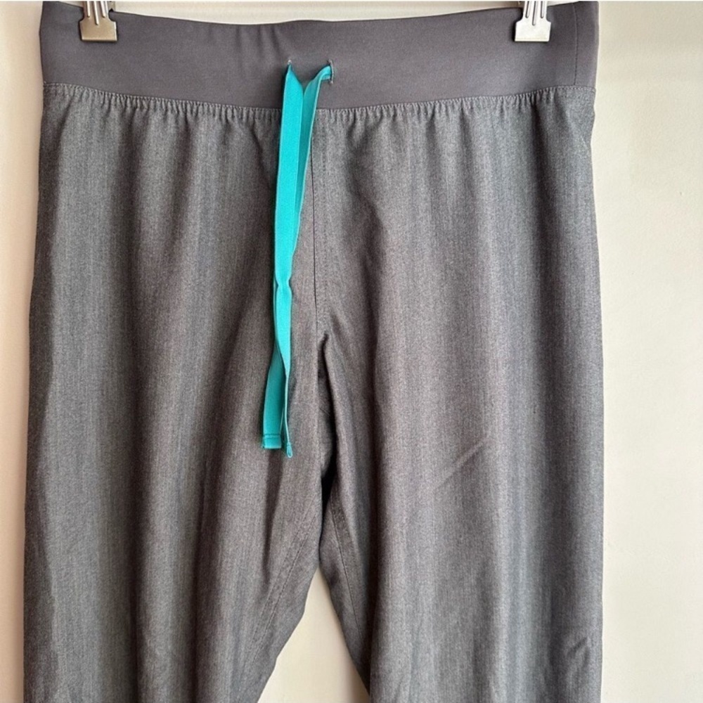 Figs Livingston basic scrub pants in graphite gray XS - Picture 5 of 6
